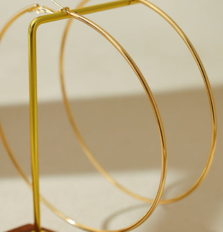 Fashionable And Casual Large Gold Hoop Earrings